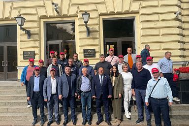 Сельхозтоваропроизводители Саратовской области укрепляют партнерские отношения с Петербургским тракторным заводом