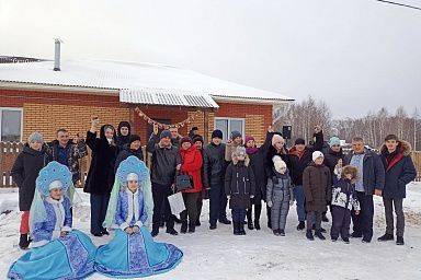 Семь семей Первомайского района Томской области получили ключи от новых домов