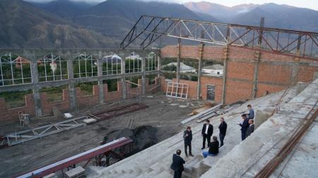 Глава Минсельхозпрода Дагестана ознакомился с ходом строительства социальных и спортивных объектов в Ахтынском районе