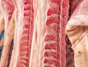 На прошлой неделе выросли цены на живых свиней и свинину в полутушах
