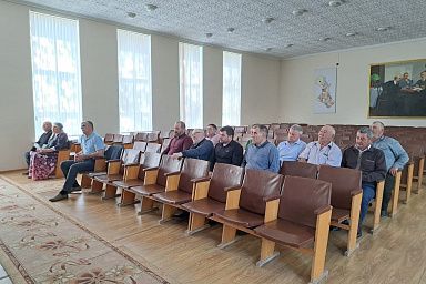 В Кочубее состоялось заседание республиканского штаба по борьбе с саранчовыми вредителями