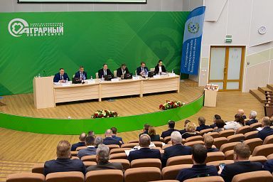 Обеспечение работы свиноводческих и птицеводческих предприятий в СЗФО обсудили в Ленинградской области
