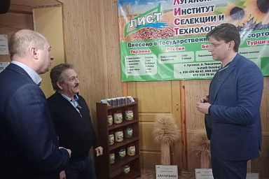 Министр сельского хозяйства ЛНР Евгений Сорокин ознакомился с последними разработками в области селекции