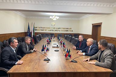 Шарип Шарипов обсудил с президентом Ассоциации «Теплицы России» вопросы развития тепличного овощеводства в Дагестане