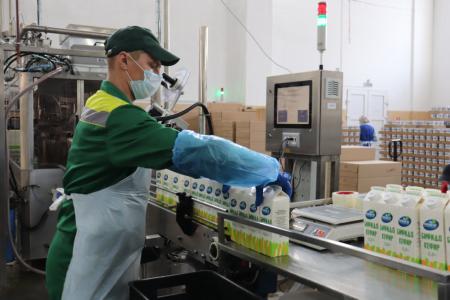 Новосибирские переработчики молока при поддержке государства готовы обеспечивать бесперебойный выпуск продукции