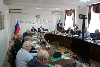 Нариман Абдулмуталибов и Мухтарбий Аджеков приняли участие в заседании Общественного совета при Минсельхозпроде Дагестана