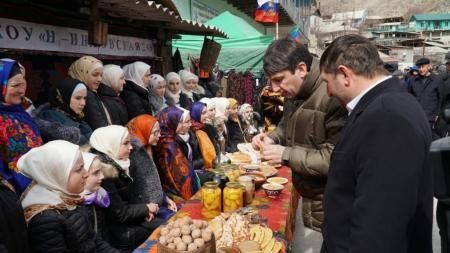В Гумбетовском районе Дагестана состоялась первая в новом сезоне республиканская сельхозярмарка