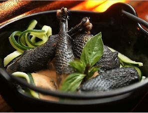 Черное мясо китайских шелковых кур появилось в торговой сети «Мясничий»