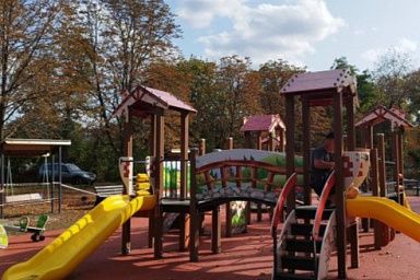 В 2023 году в ЛНР обустроено восемь игровых и детских площадок