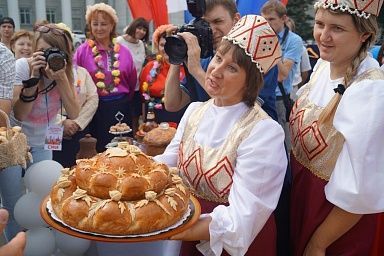 Саратовский калач, арбузы, соки и сыр можно будет попробовать на гастрономическом фестивале «Вкусы России»