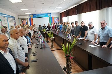 Мухтарбий Аджеков поздравил с Днем знаний коллектив Сельскохозяйственного колледжа в г. Буйнакске Республики Дагестан