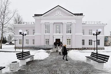 В посёлке Оредеж Ленинградской области после реновации открыли здания средней школы, детского сада и дома творчества