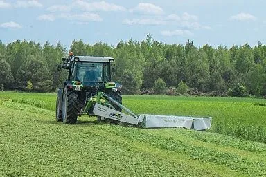 На Вологодчине продолжается обновление кормозаготовительной техники